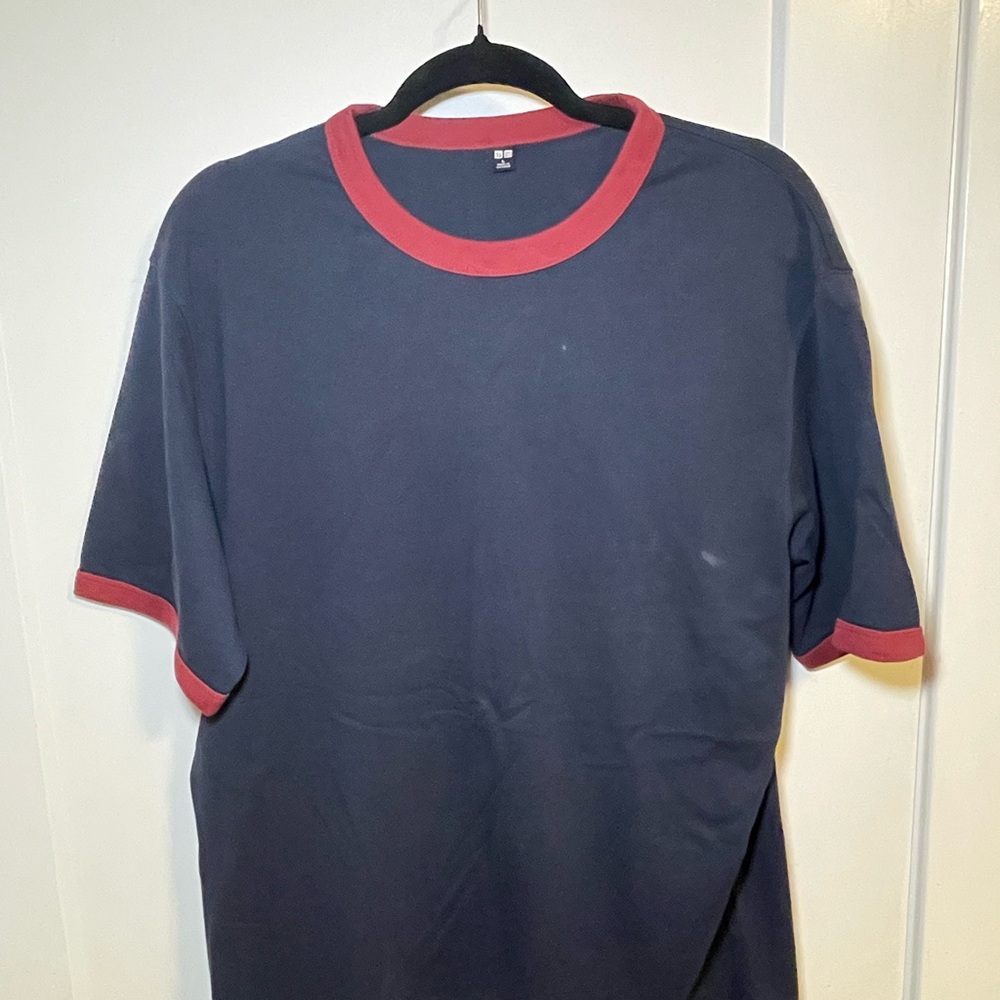 Uniqlo Men's Short Sleeve Navy and Red Tee